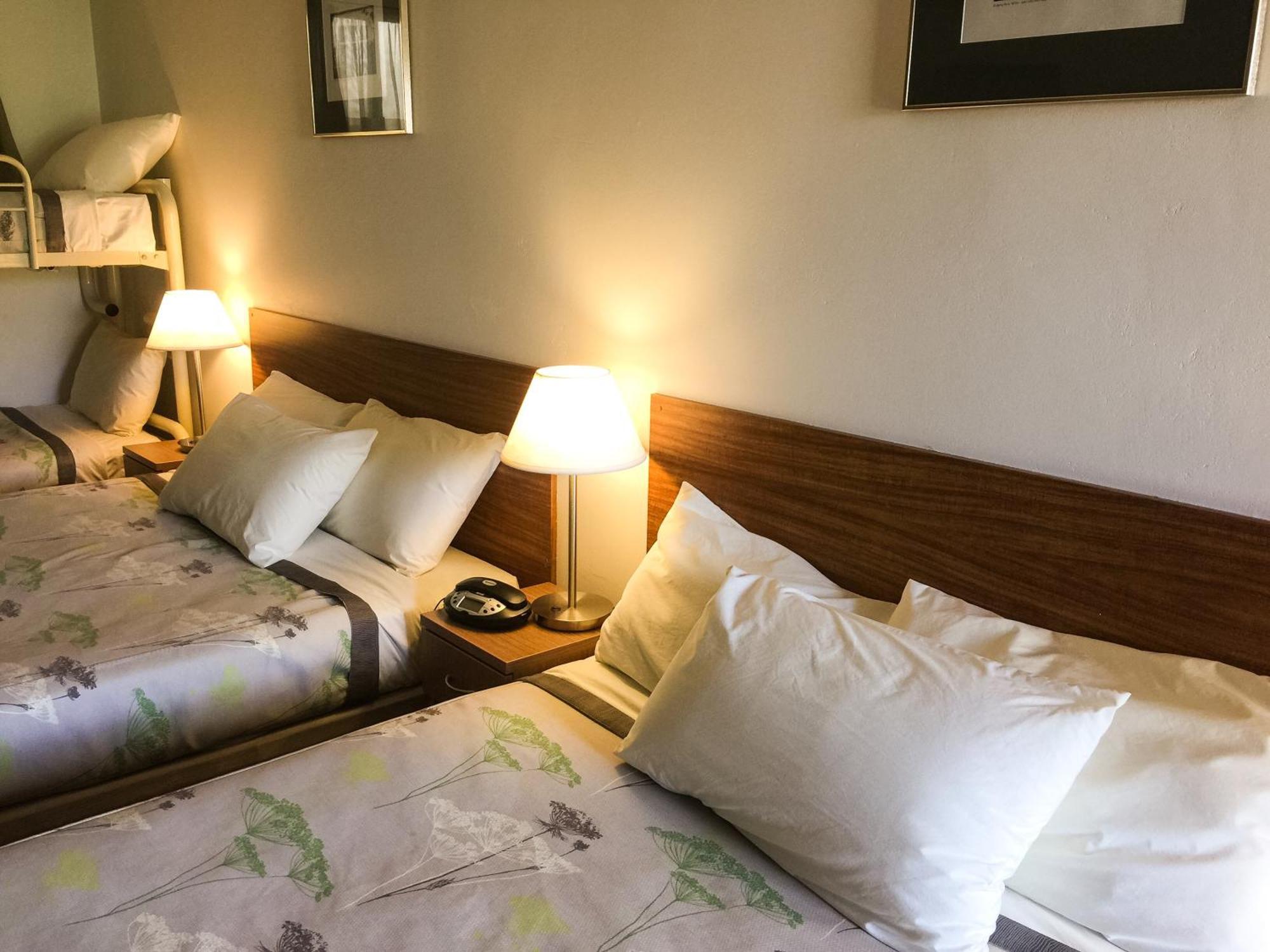 جولغونغ Ten Dollar Town Motel الغرفة الصورة